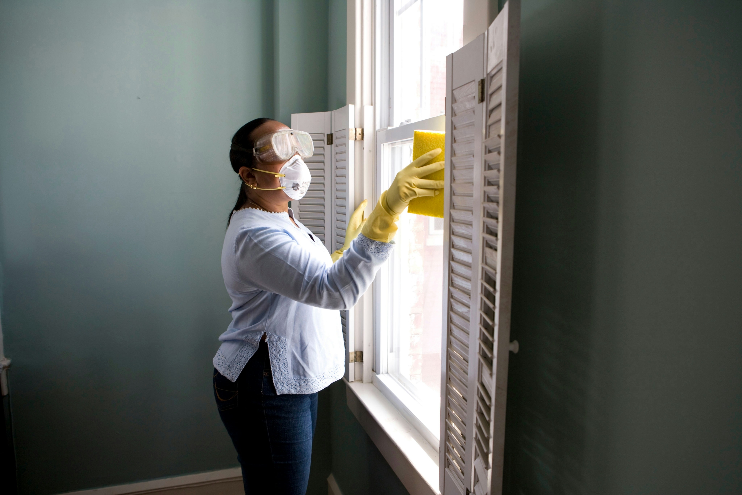 How to regularly clean your house than deep cleaning once a year. Know the risks!